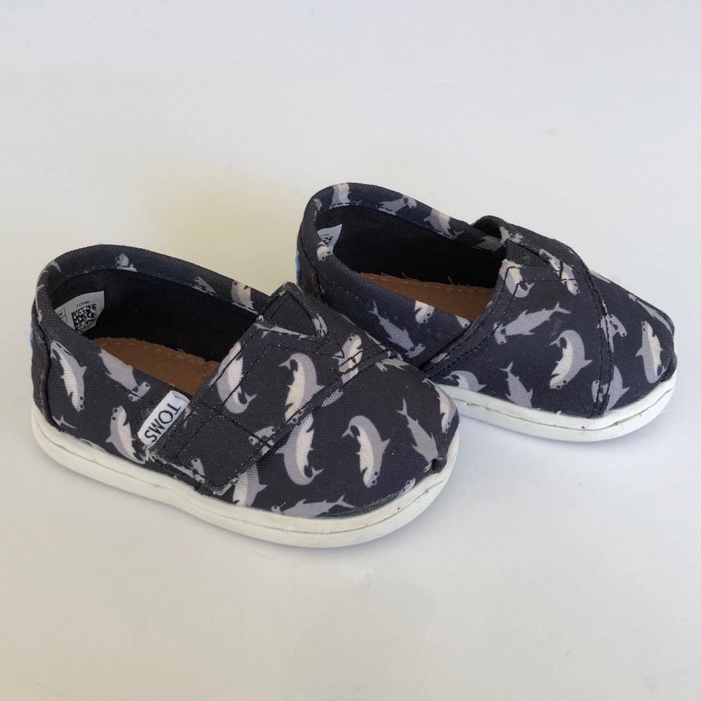 🦈 TINY TOMS Shark Shoe | Size T4 🦈